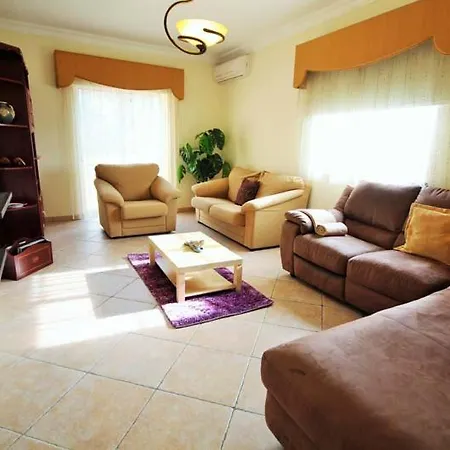 Vila Sleeps 10 Pool Air Con Wifi T607903 *