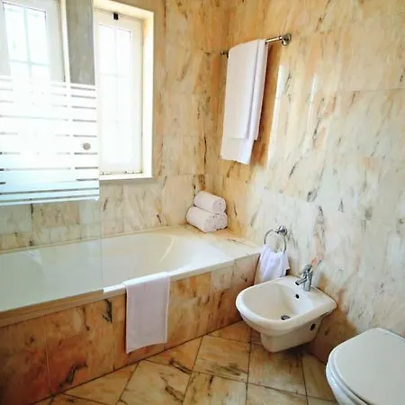 Sleeps 10 Pool Air Con Wifi T607903
