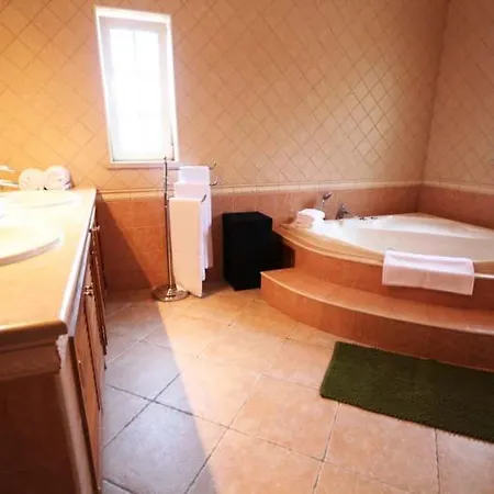 Sleeps 10 Pool Air Con Wifi T607903 *
