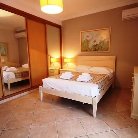 Sleeps 10 Pool Air Con Wifi T607903 别墅 *